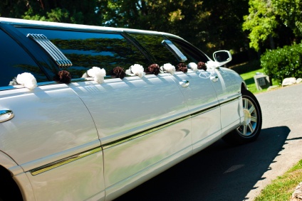 Dekoracja auta do ślubu - jak ją wybrać?