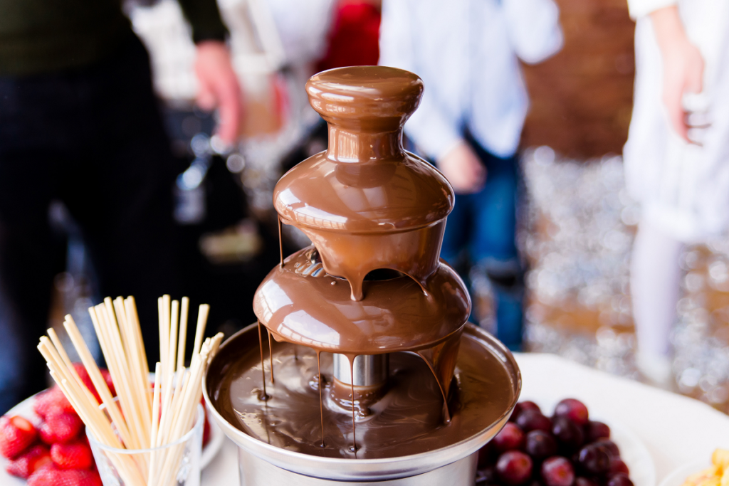 Fontanna czekoladowa - atrakcja weselna fontanna czekoladowa