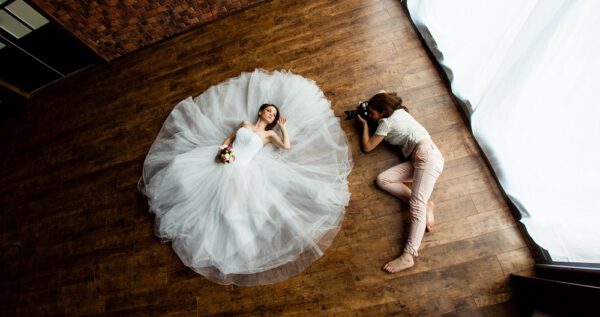 Jak wybrać fotografa ślubnego? Porady i wskazówki! 📸