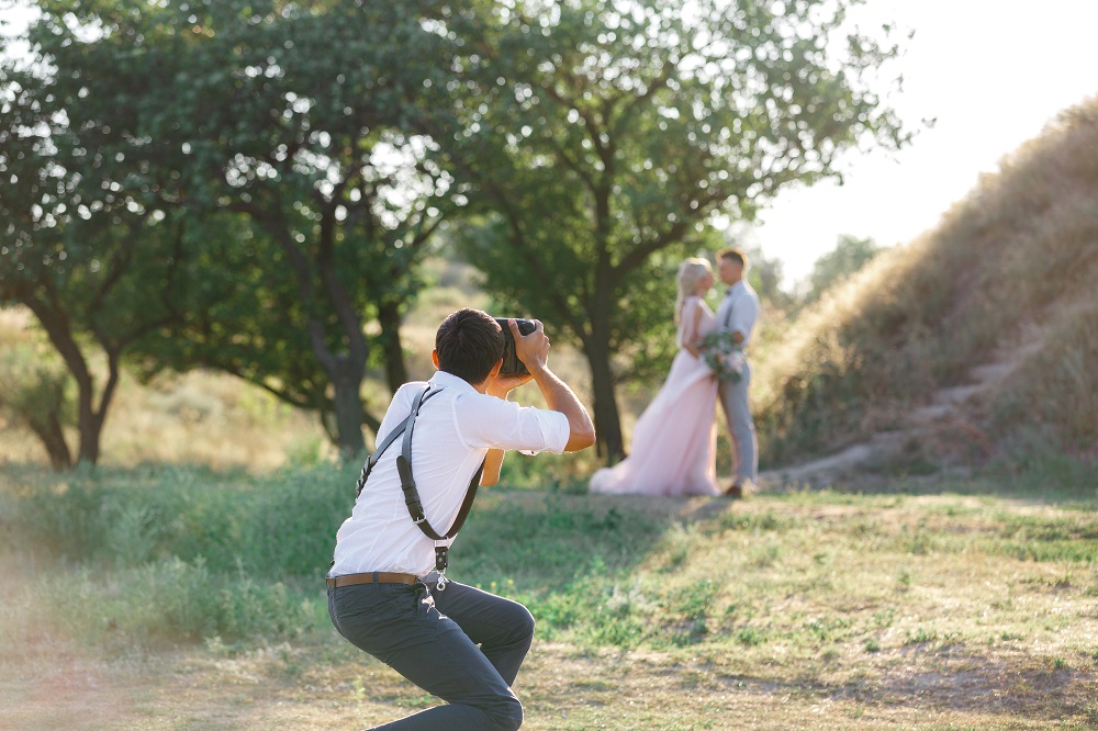 Jak wybrać fotografa ślubnego - sesja ślubna w plenerze