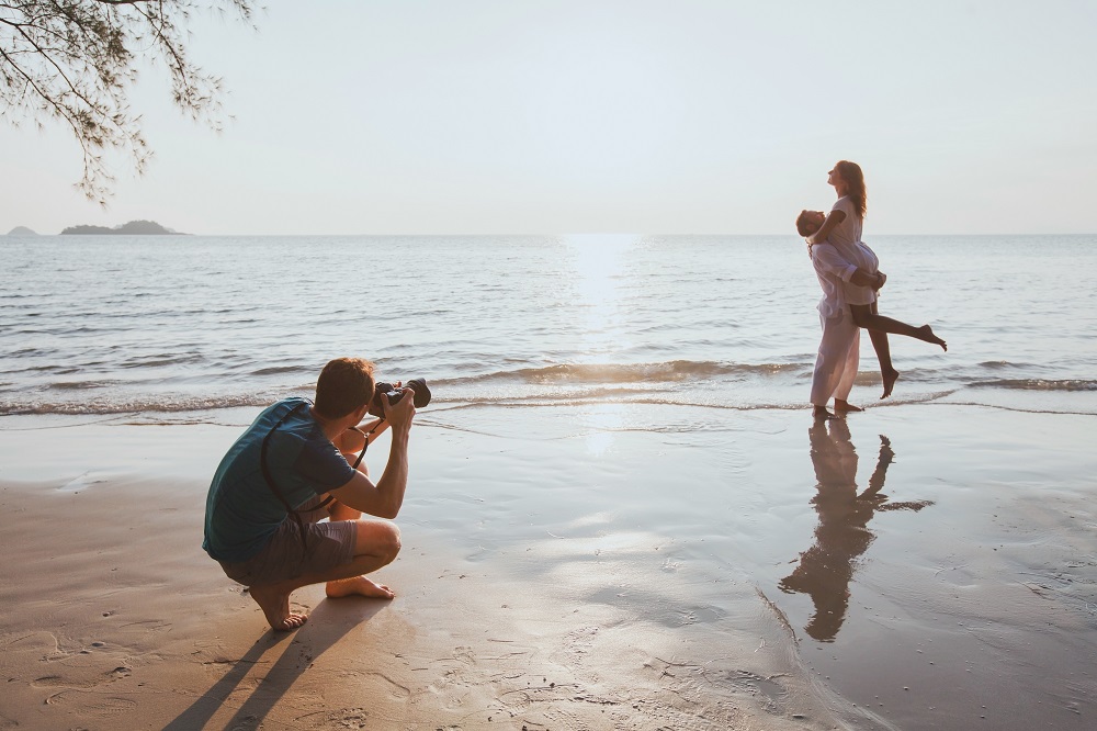 Jak wybrać fotografa ślubnego - sesja ślubna na plaży