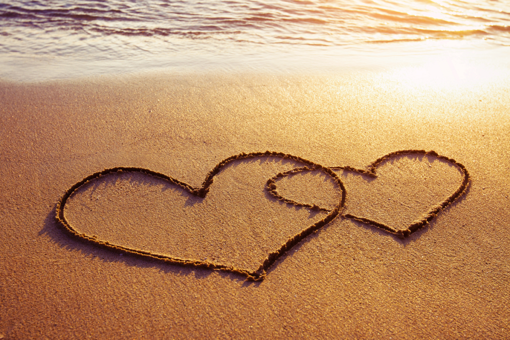 Cytaty o miłości - dwa serca na piasku 