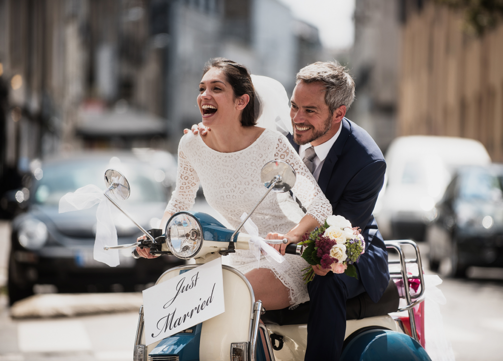 Ślub z obcokrajowcem - para młoda na motorze