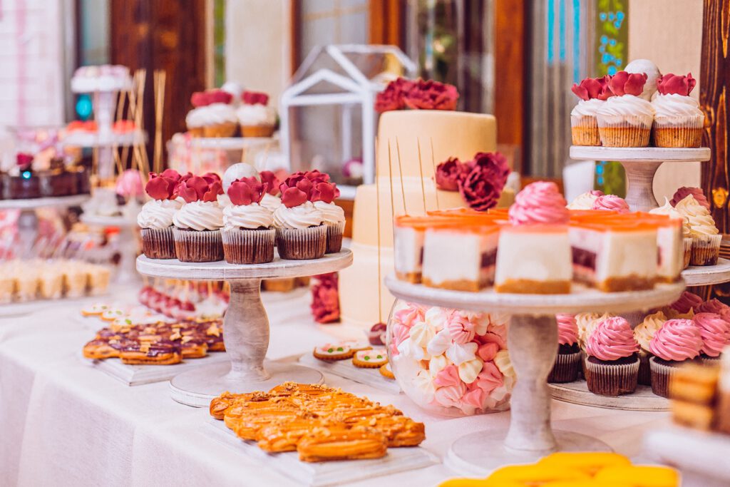 Ciasta na wesele - słodki stół
