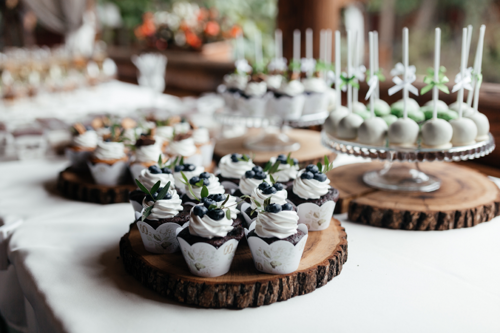Słodki stół na wesele  - muffiny z kremem
