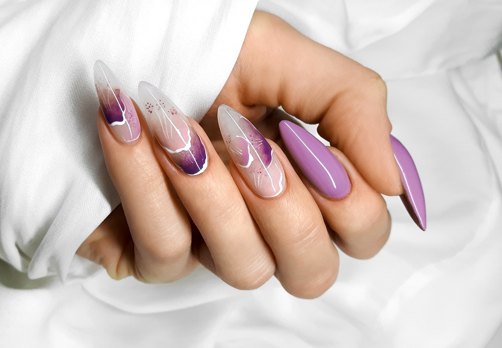 Kształty paznokci - fioletowe długie paznokcie