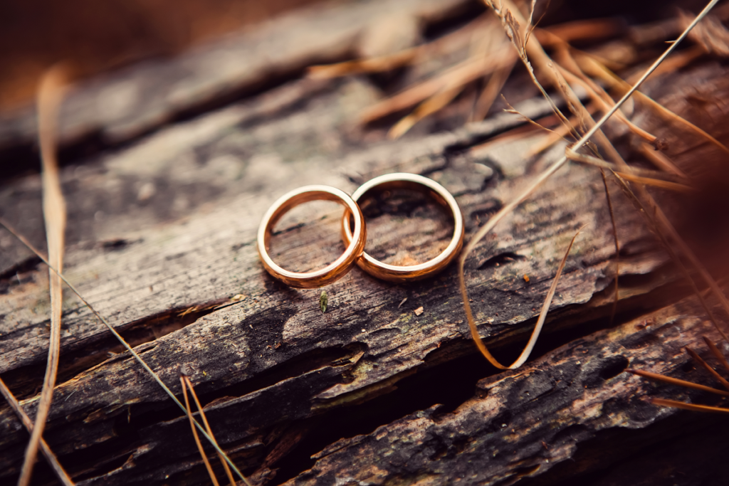 Odnowienie przysięgi małżeńskiej - złote obrączki