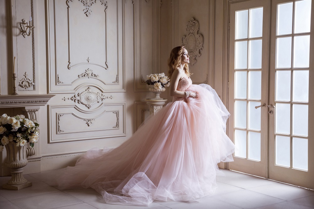 suknia ślubna księżniczka - panna młoda w różowej sukni ślubnej