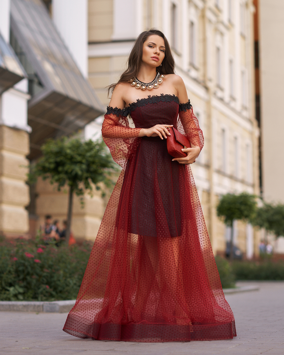 Czerwona sukienka na wesele maxi z tiulu