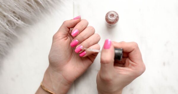 Jak malować paznokcie i zrobić perfekcyjny manicure w domu?