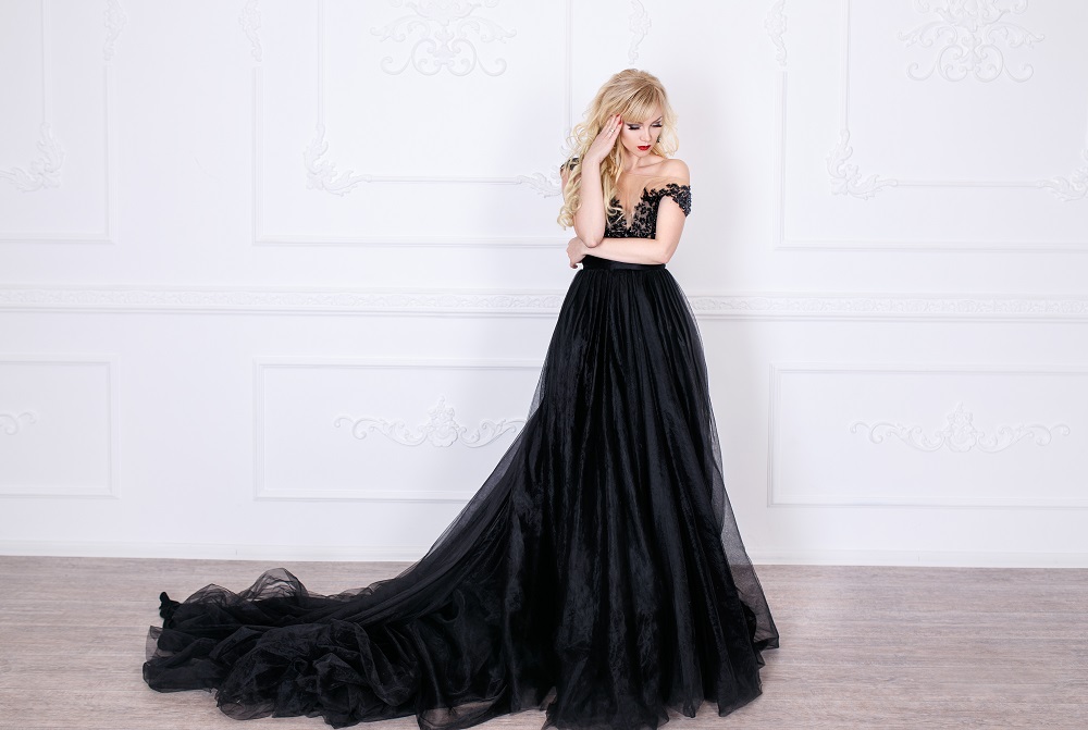 Czarna suknia ślubna z koronkową górą
