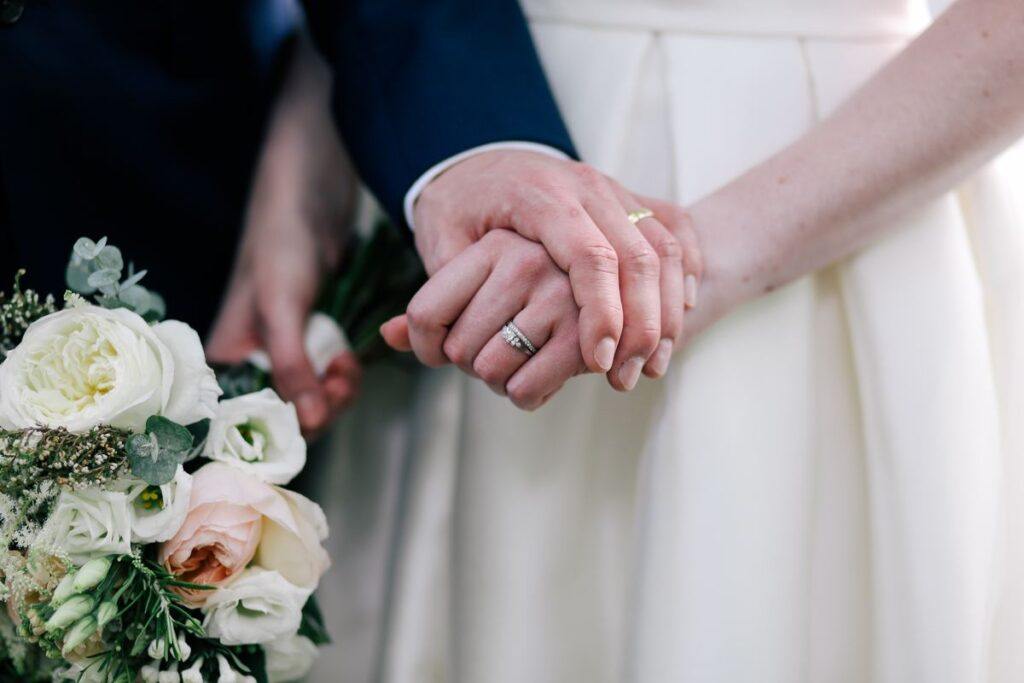 Czy warto przed ślubem spisać intercyzę? Jakie wiążę się z tym prawa i obowiązki?