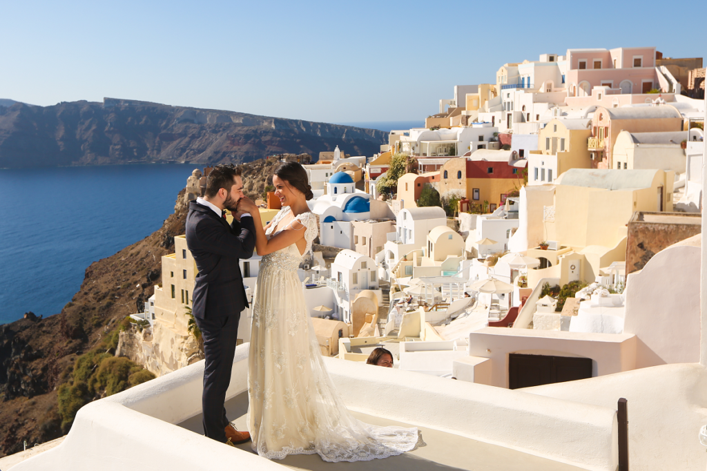 Urokliwy ślub w Grecji zamiast wielkiej uroczystości? Jak zorganizować tę wyjątkową chwilę?