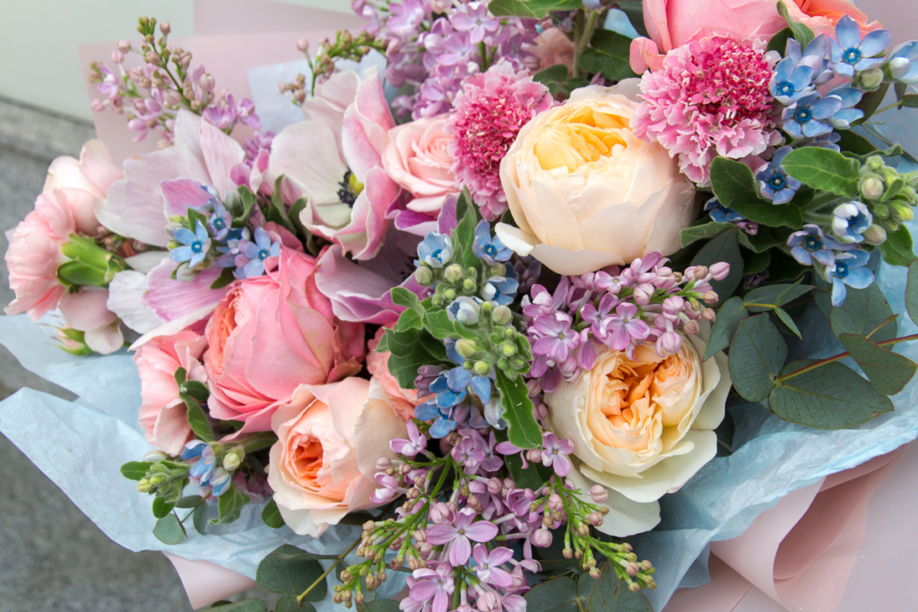 Najpiękniejsze kwiaty na ślub i wesele – sprawdź, kiedy kwitną i które są najtrwalsze!