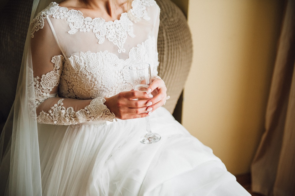 Suknia ślubna z długim rękawem – ponadczasowa elegancja i szyk!