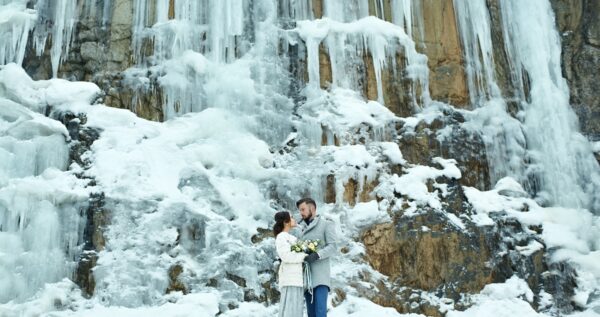 Magiczny ślub zimą – jak zorganizować uroczystość i wesele?