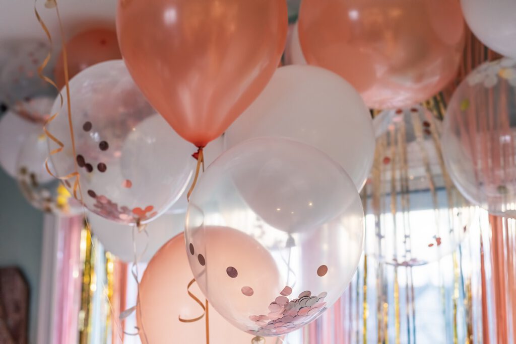 dekoracje z balonów - transparentne balony z helem