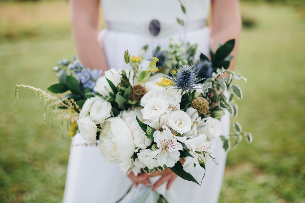 Kwiaty na ślub i wesele - bukiet z białych kwiatów na wesele