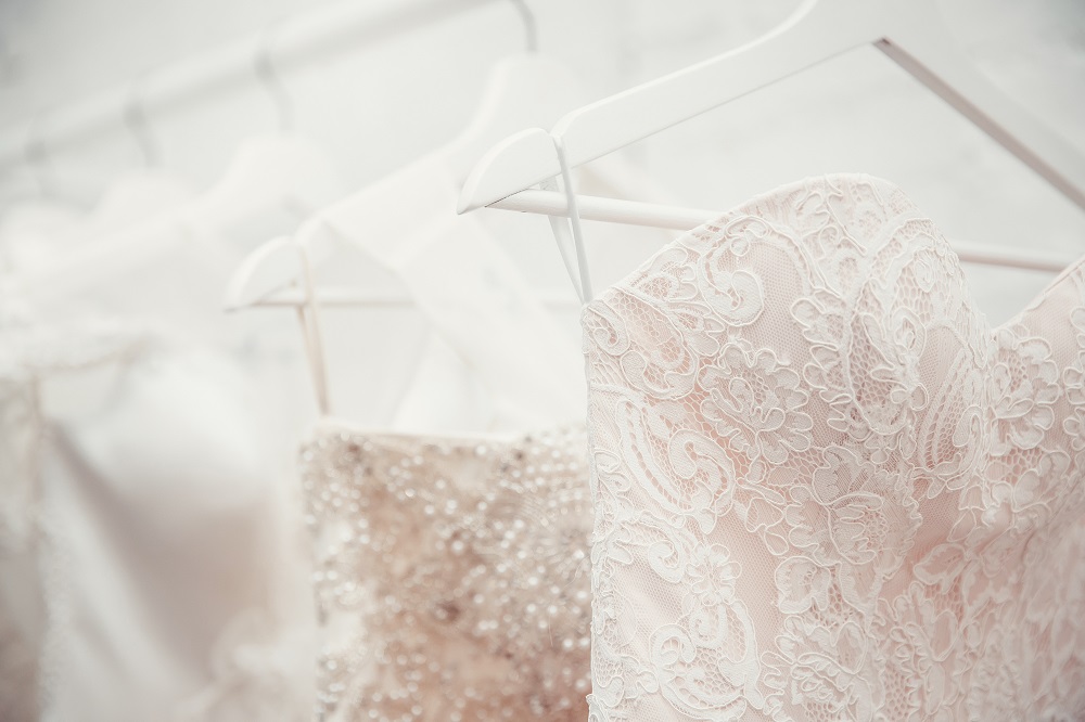 Materiał na suknię ślubną - białe suknie ślubne
