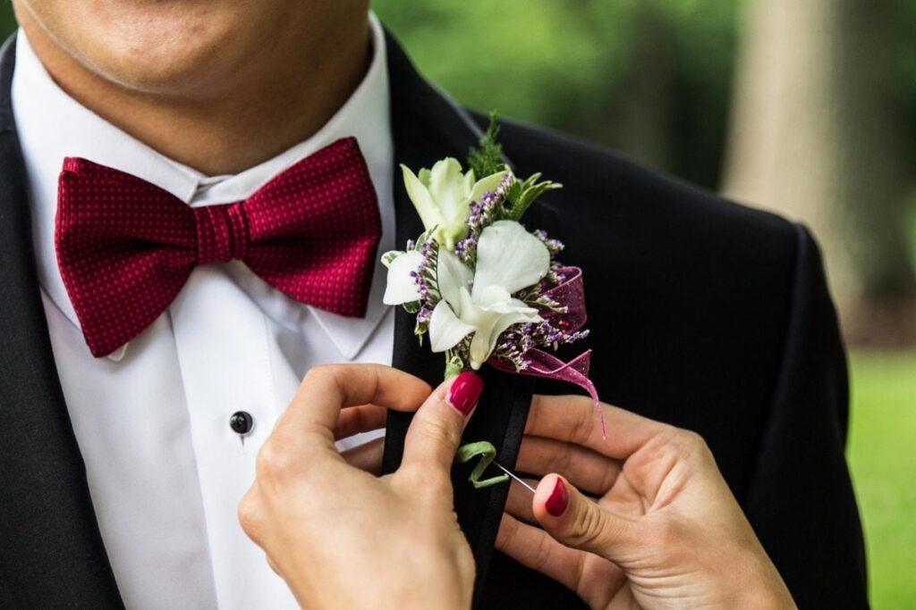 Mucha czy krawat – zobacz jaki dodatek będzie najlepszy na wybraną okazję!