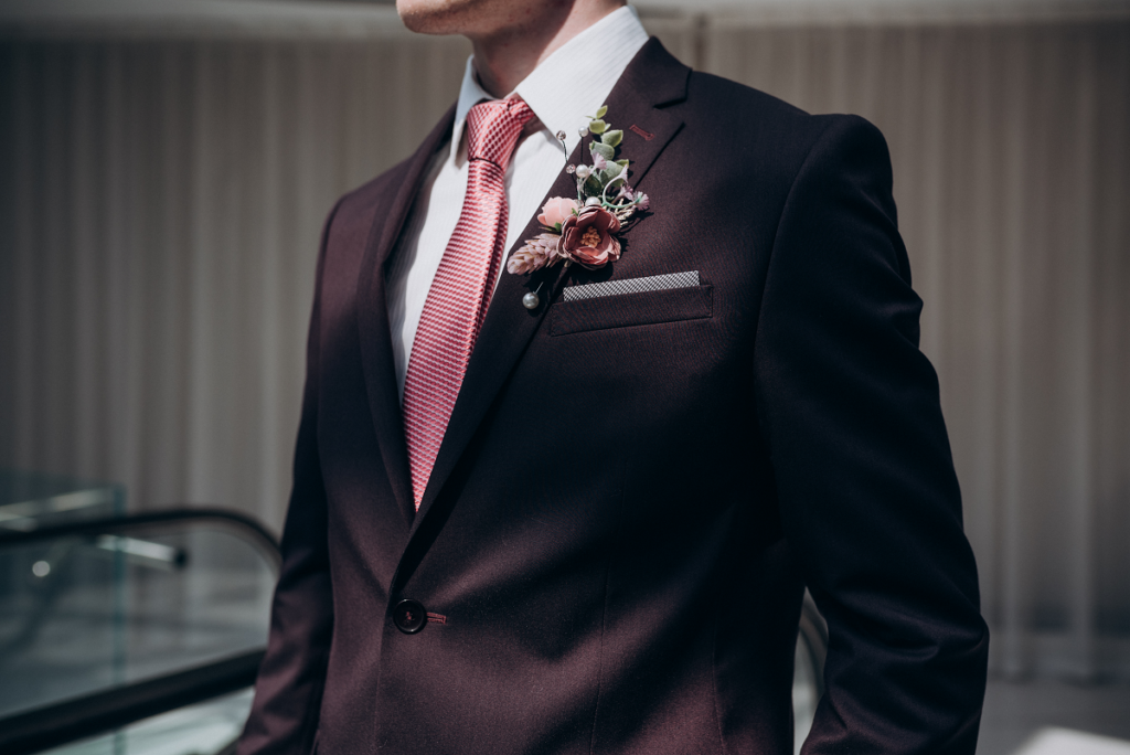 Wiązanie krawata - elegancki krawat ślubny 