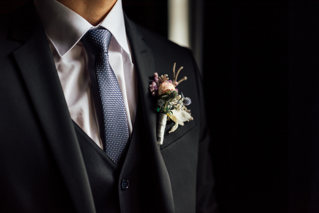 Wiązanie krawata - krawat do garnituru na wesele 