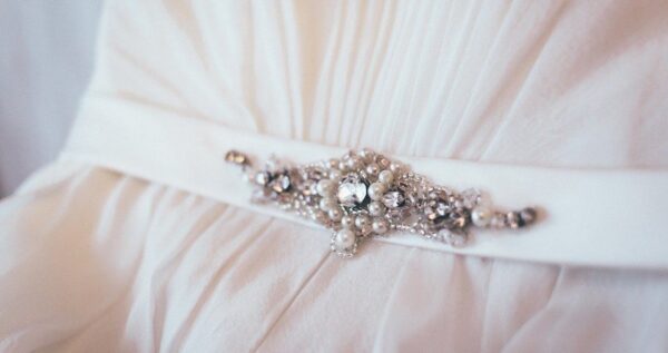 Pas do sukni ślubnej - ten piękny dodatek doskonale podkreśli twoją talię!