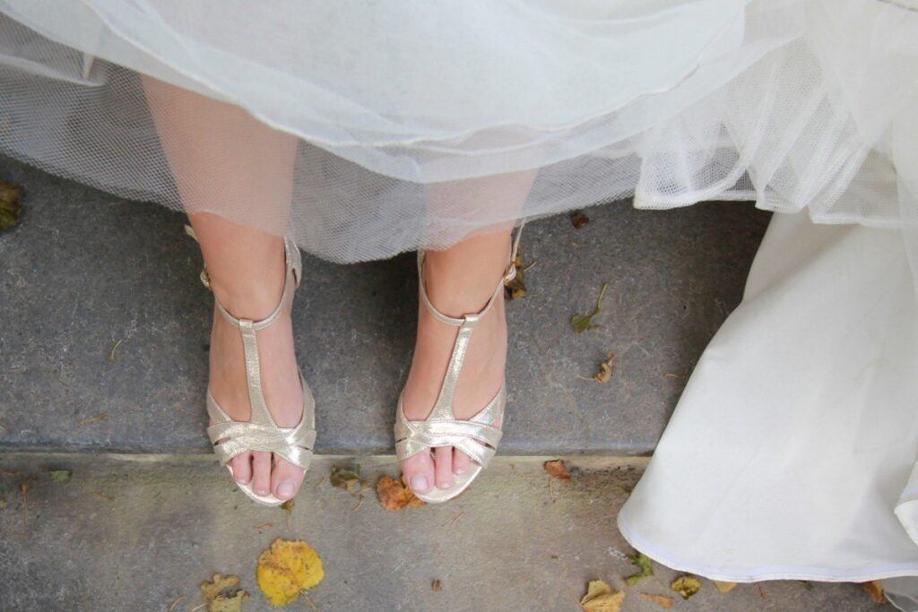 Buty ślubne taneczne złote delikatne sandałki