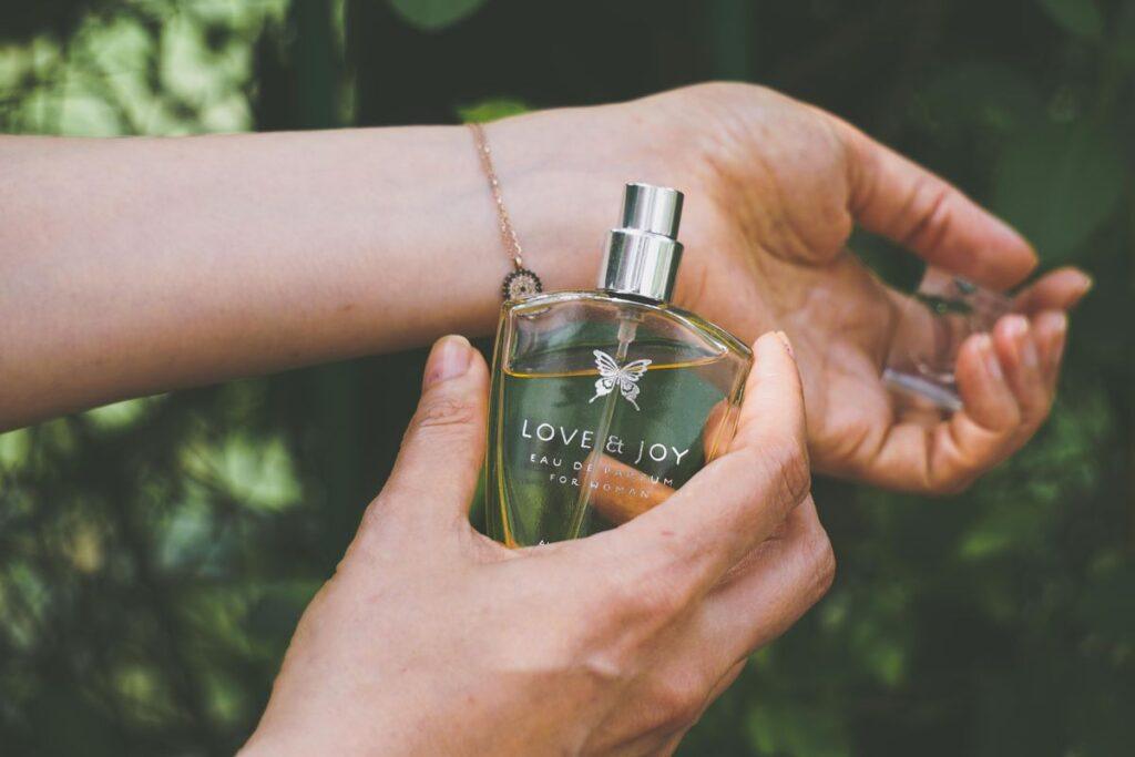 Jak używać perfum, aby były trwałe a ich zapach pozostał z nami na długo?