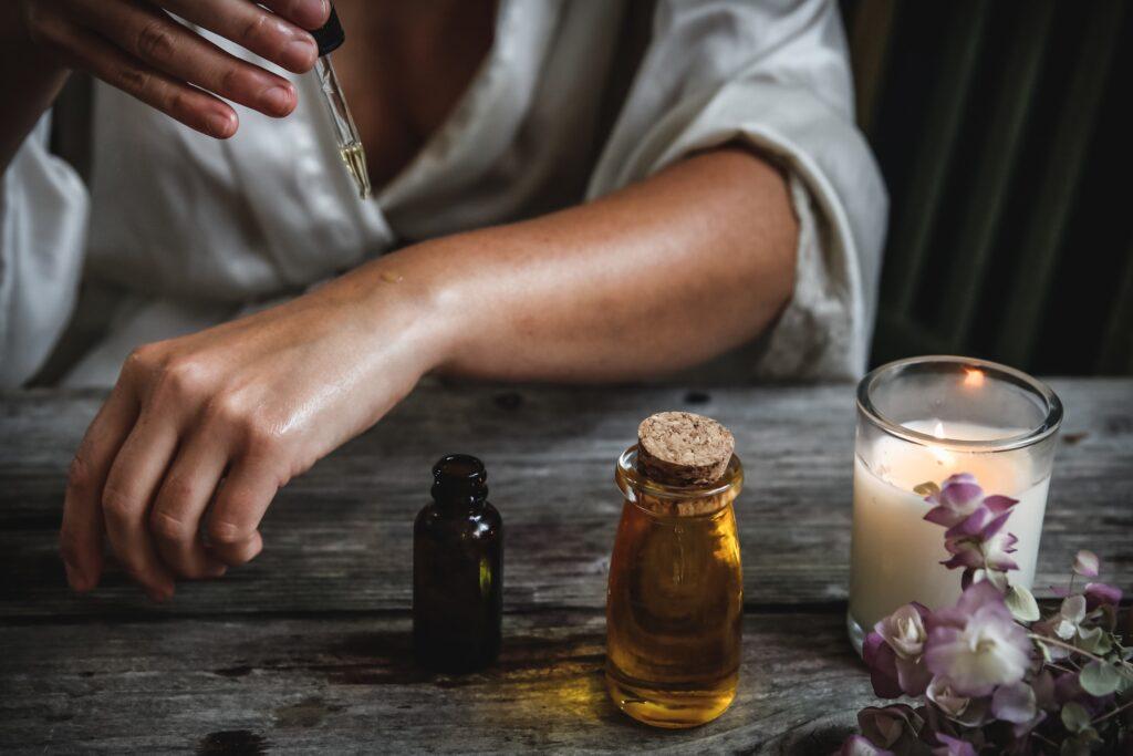 Zniewalający i wyjątkowy zapach, czyli kilka słów o tym, jak zrobić perfumy