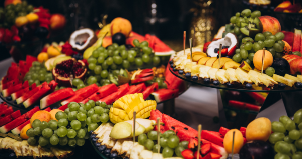 Owoce na wesele 🍓 – zdrowa i smaczna przekąska
