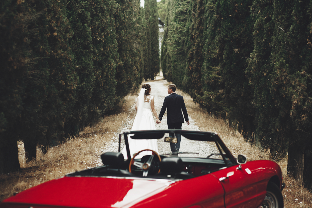 Samochód do ślubu, a może coś innego? Idealne pomysły na ślubną przejażdżkę!