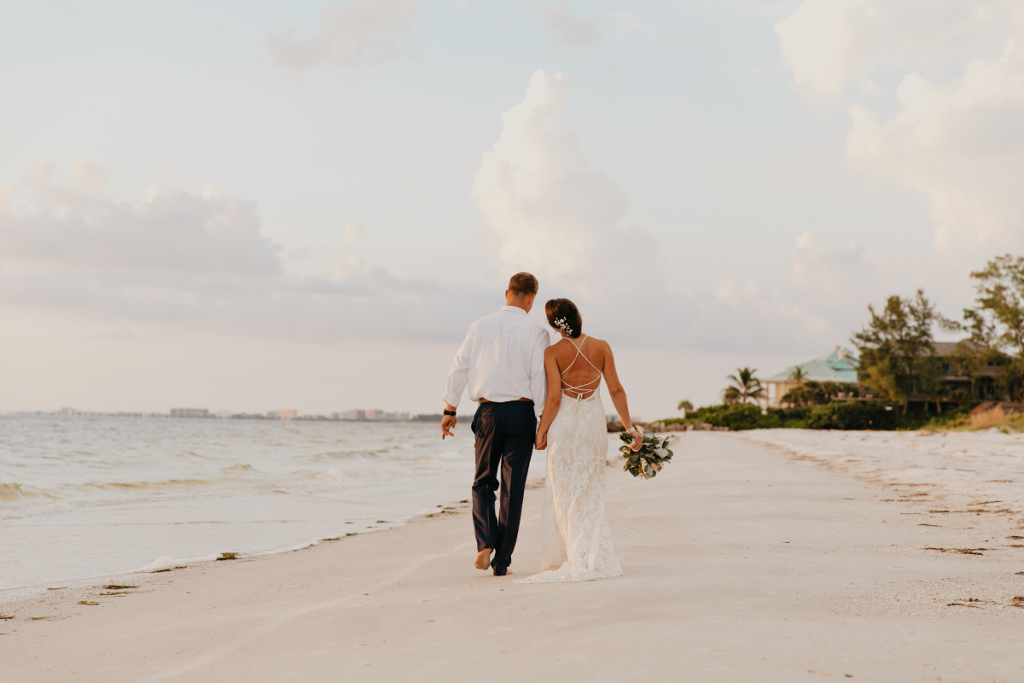 Ślub na plaży – o czym należy pamiętać, wybierając taki rodzaj ceremonii? 