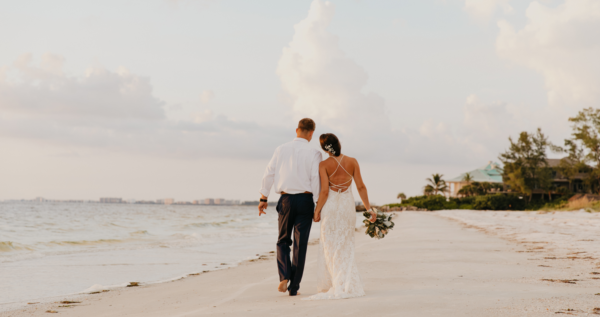 Ślub na plaży - o czym należy pamiętać, wybierając taki rodzaj ceremonii?