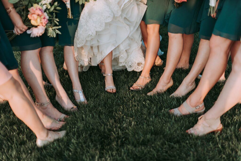 Sandały ślubne – doskonała alternatywa dla klasycznych pełnych butów