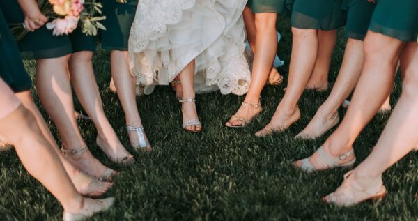 Sandały ślubne – doskonała alternatywa dla klasycznych pełnych butów