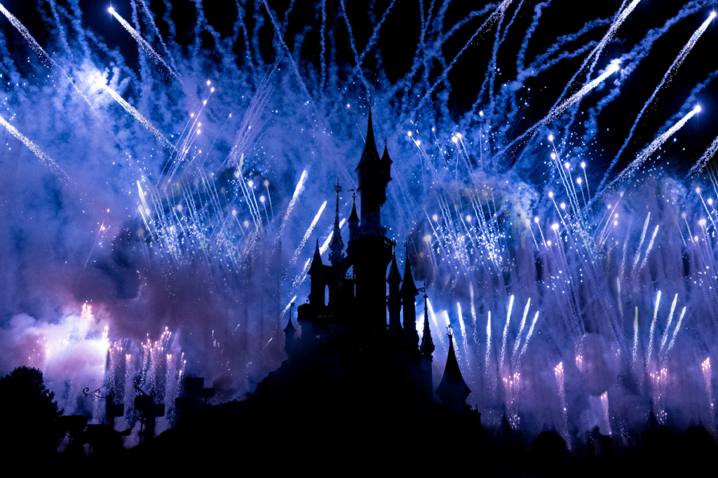 Piosenki na pierwszy taniec z bajek - zamek Disneya z fajerwerkami 