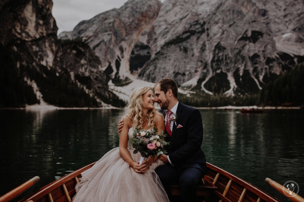 Sesja ślubna w górach na łódce 