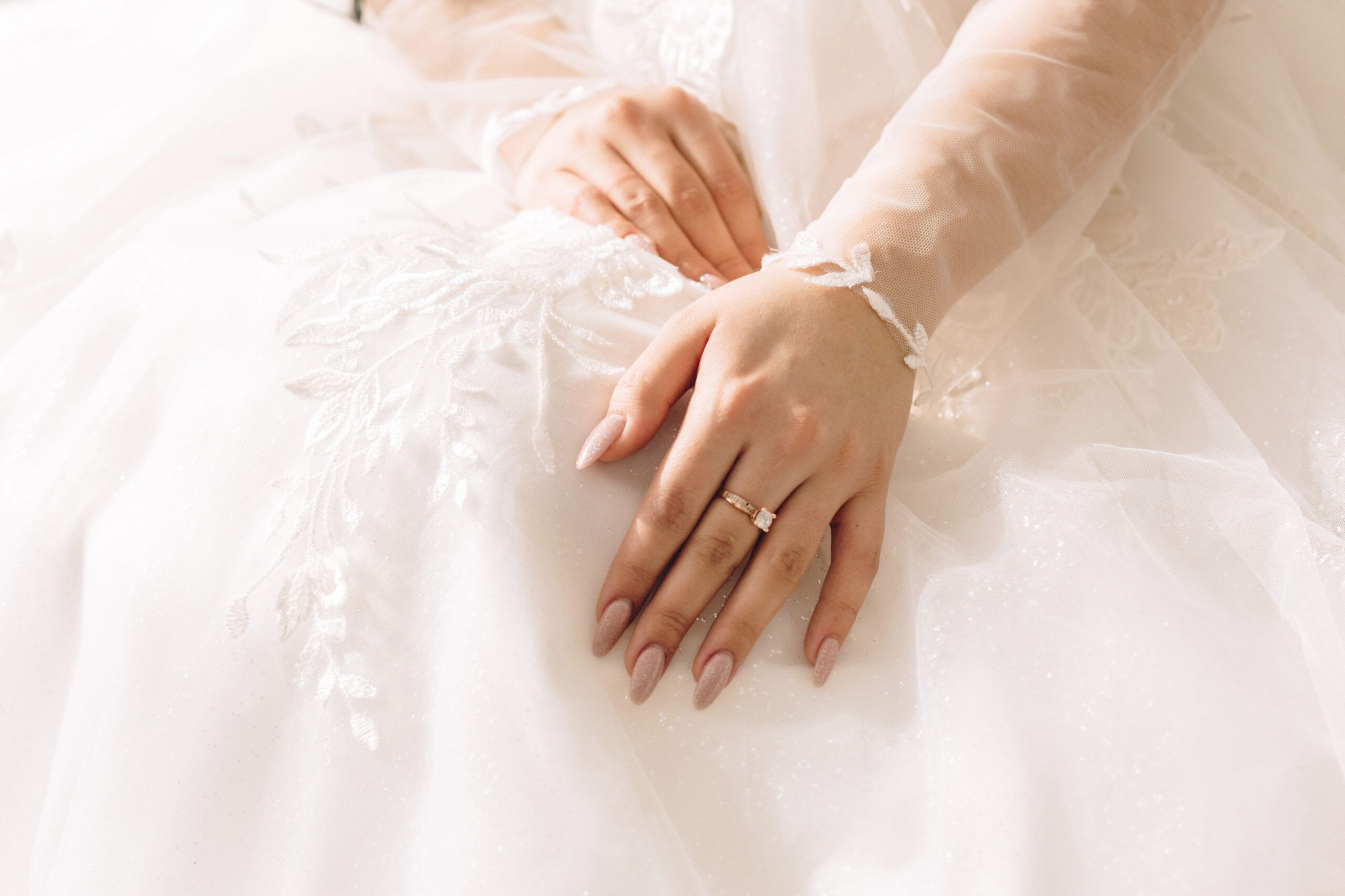 paznokcie ślubne klasyczne