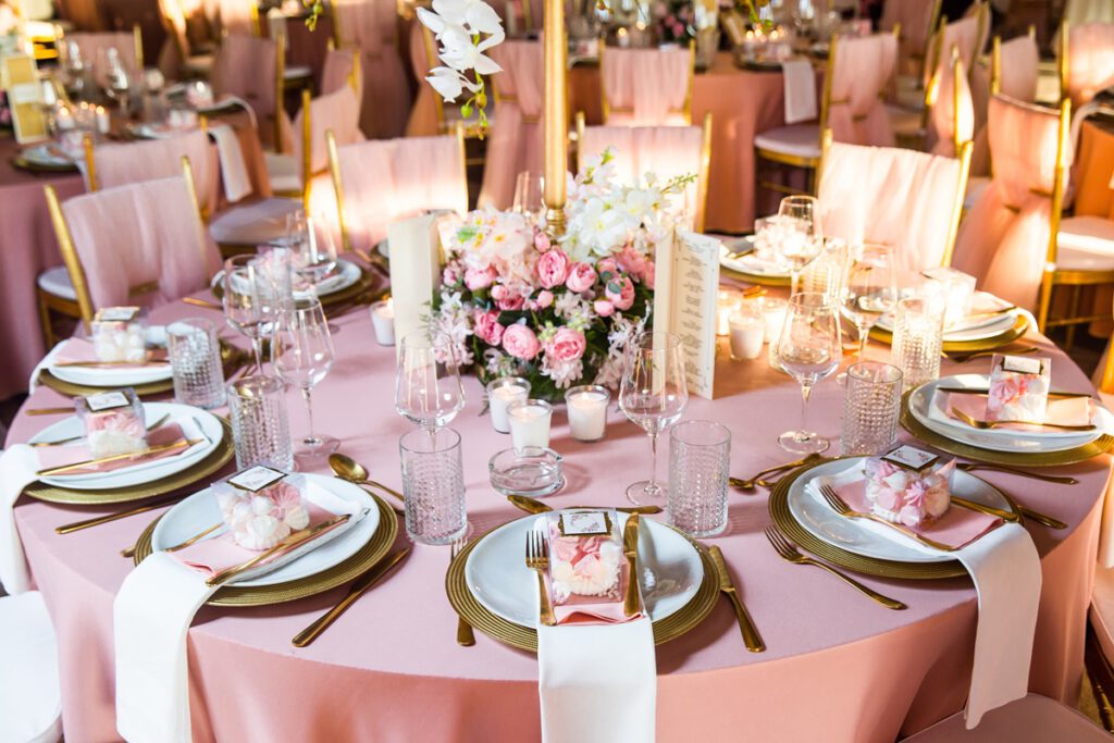 Różowy kolor przewodni wesela