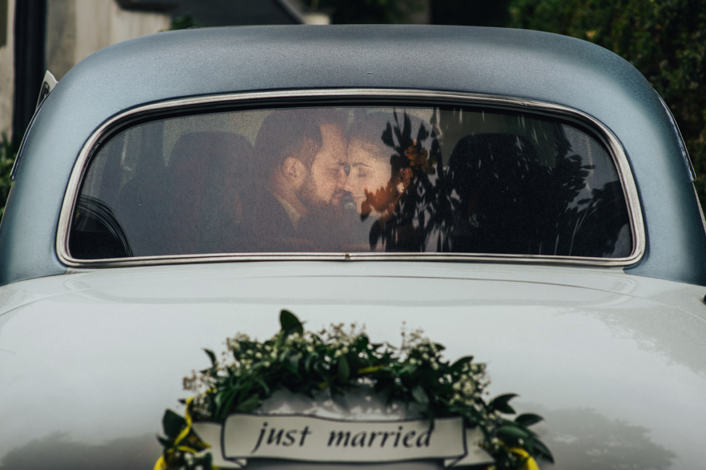 Brama weselna - piękne dekoracje auta do ślubu