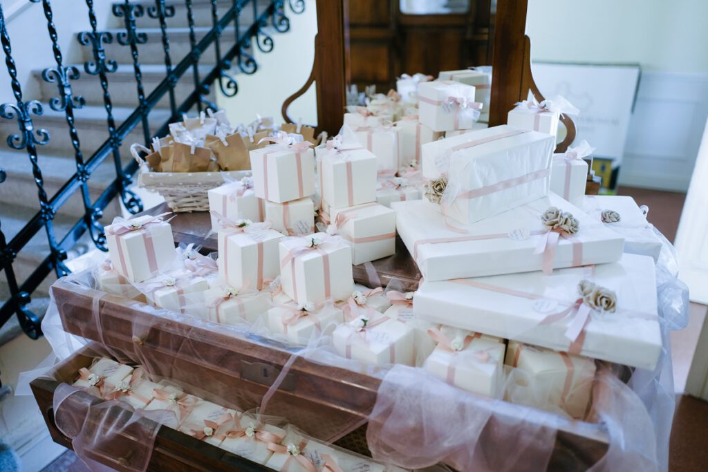 Ile dać na wesele - prezenty i koperty od gości weselnych 