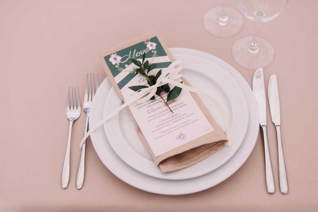 Papierowe menu weselne w stylu rustykalnym