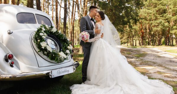 Jak udekorować auto do ślubu. Wedding planner radzi