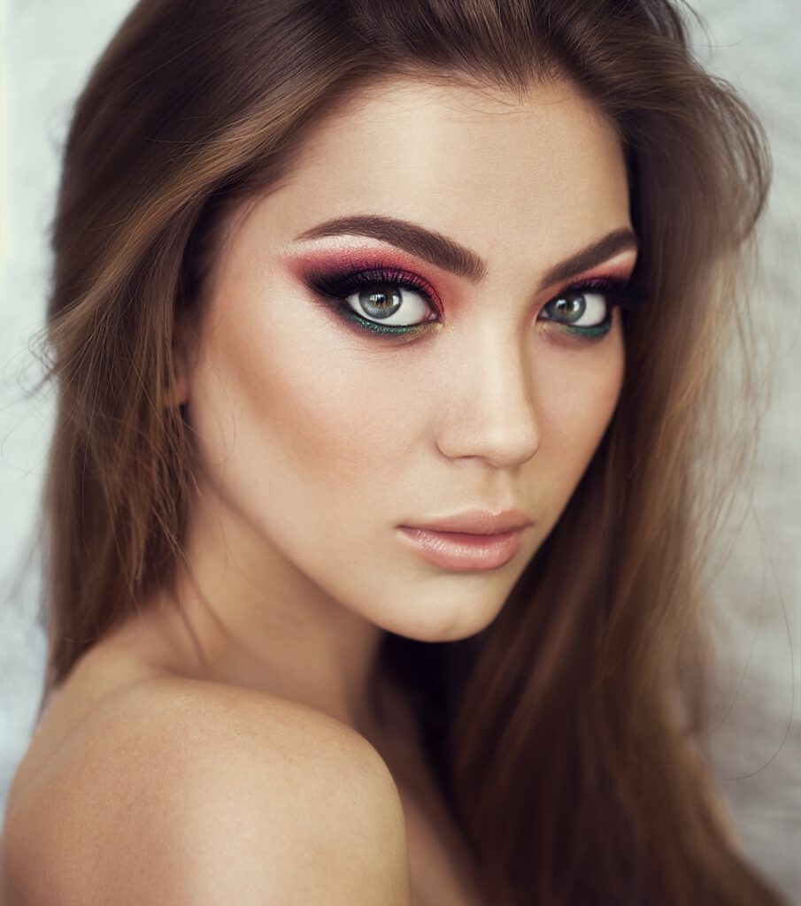 Makijaż dla zielonych oczu w kolorze fioletowym
