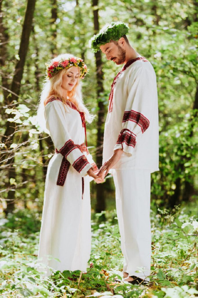 Tradycyjne stroje ślubne na ślub słowiański 