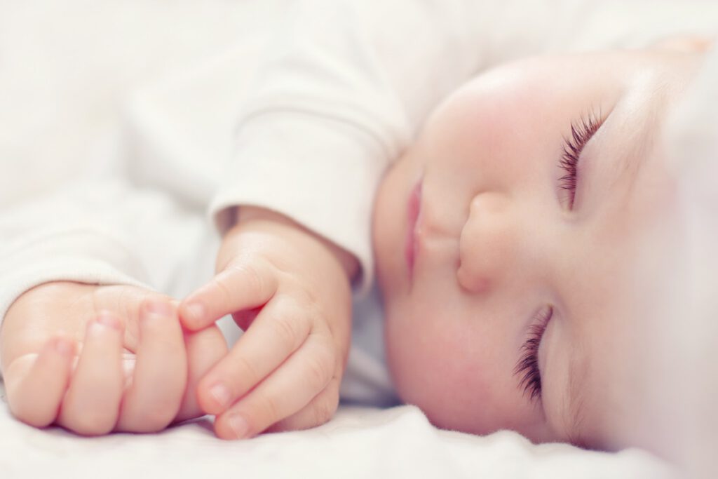 ranking imion dla chłopców - śpiący noworodek